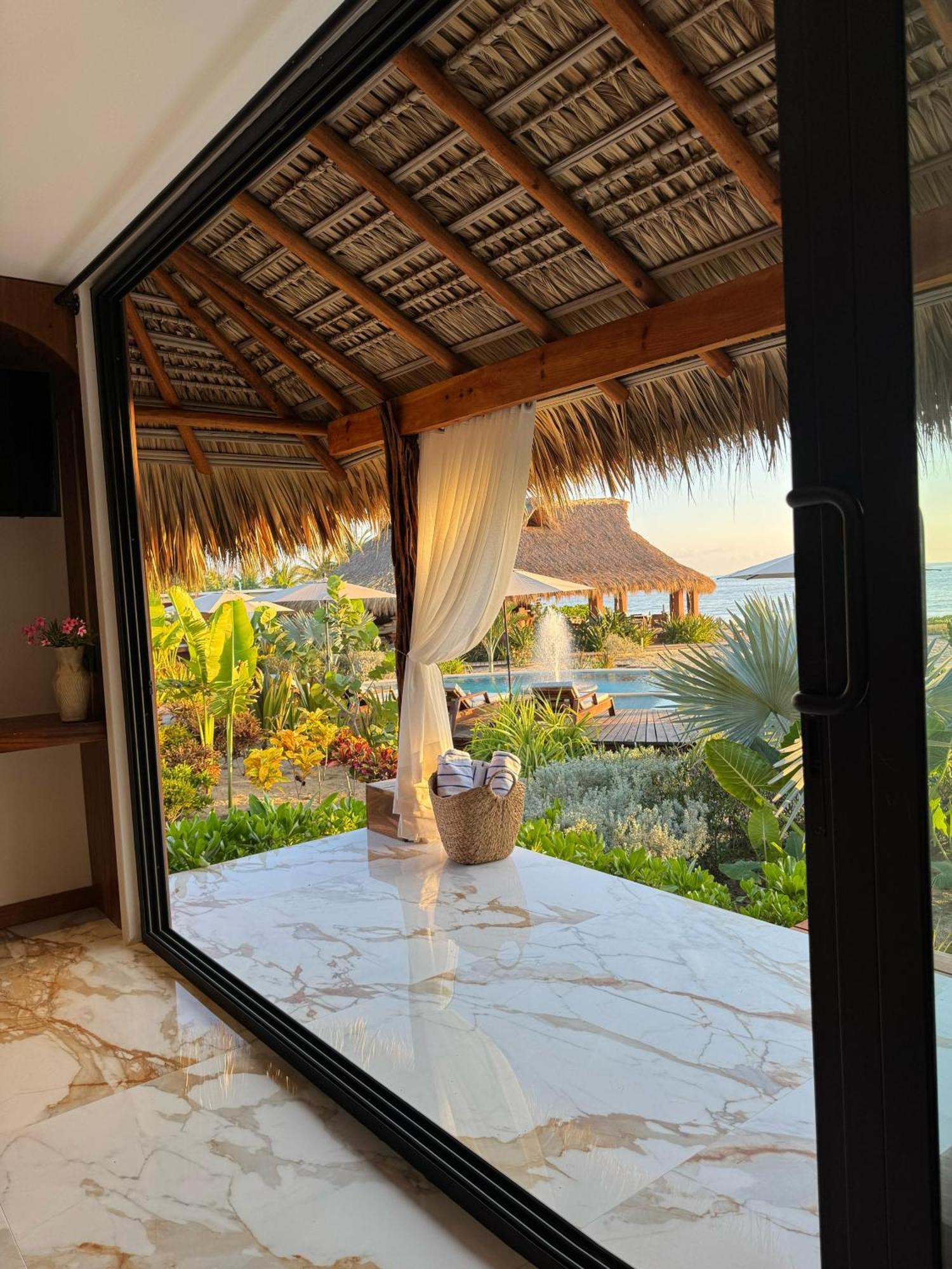 ホテル Lu Vee Oasis プエルト・エスコンディード エクステリア 写真