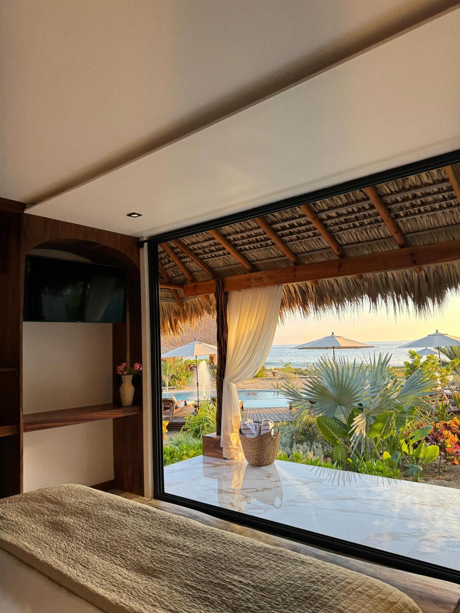 ホテル Lu Vee Oasis プエルト・エスコンディード エクステリア 写真