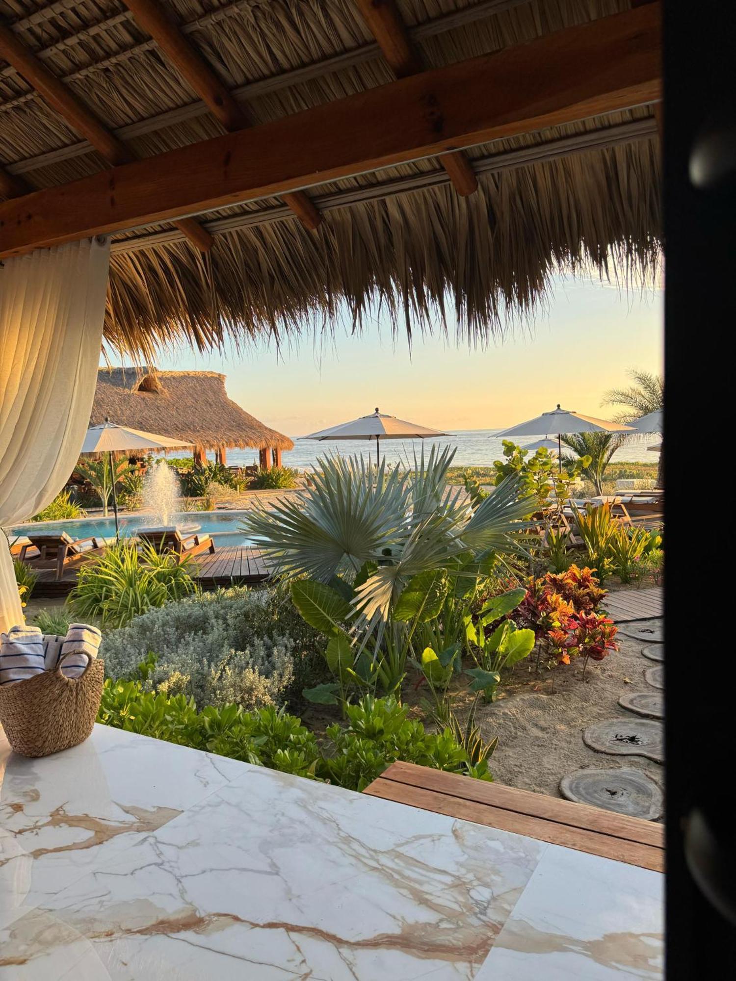 ホテル Lu Vee Oasis プエルト・エスコンディード エクステリア 写真